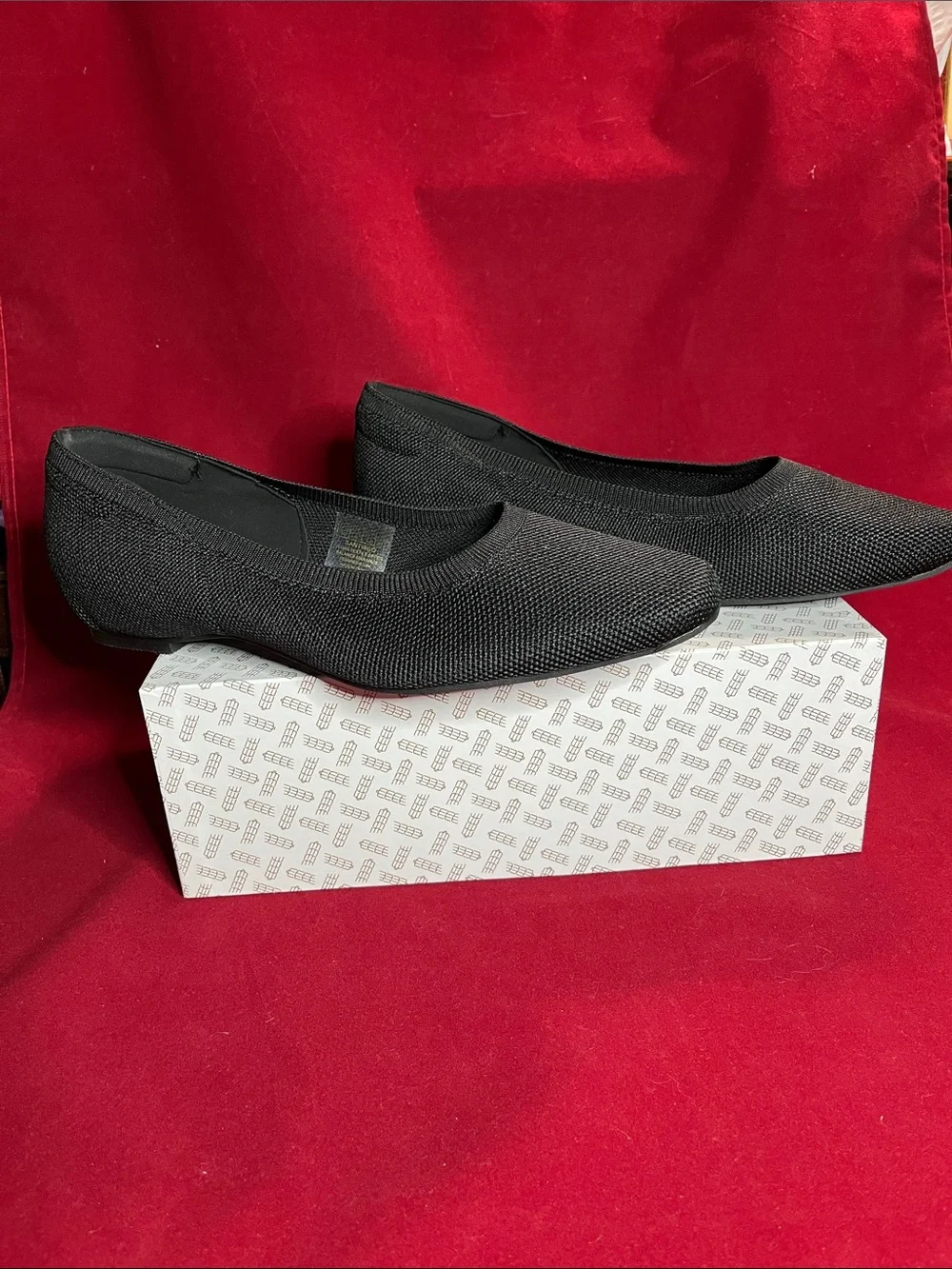 Brand New Tahari Black Flats Size 10